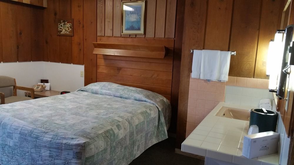Sunset Oceanfront Lodging Бандон Экстерьер фото